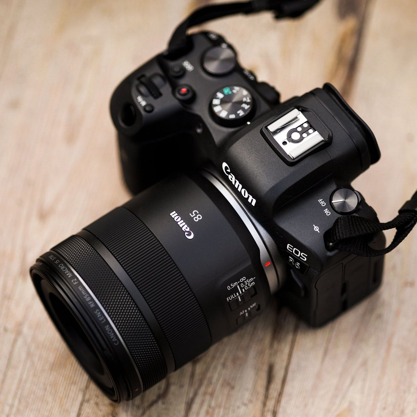 Canon RF 85mm F2 Macro IS STM