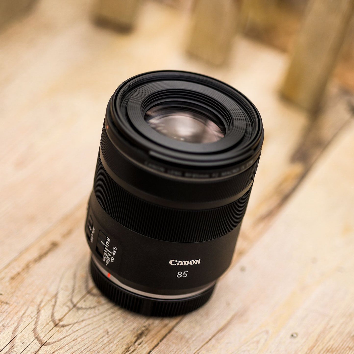 Canon RF 85mm F2 Macro IS STM